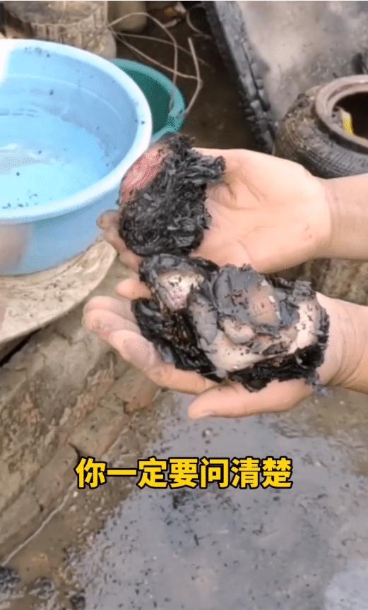 阜陽民房起火，老人的‘防老錢’化成了一堆黑炭